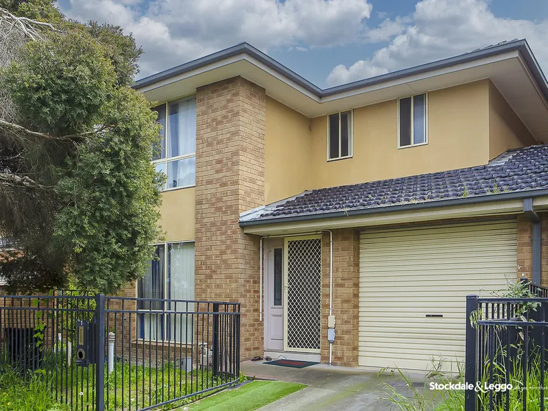 EXTRA LARGE 3 BEDROOMS TOWNHOUSE