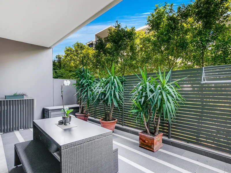 Stylish ground floor courtyard apartment