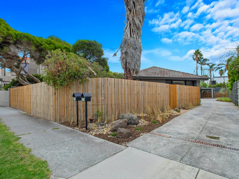 FRESHLY RENOVATED AND 50M FROM THE BEACH AND VILLAGE!