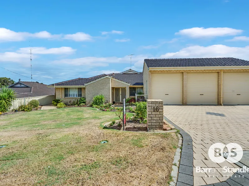 Large Family Home plus 3 Car Garage!!