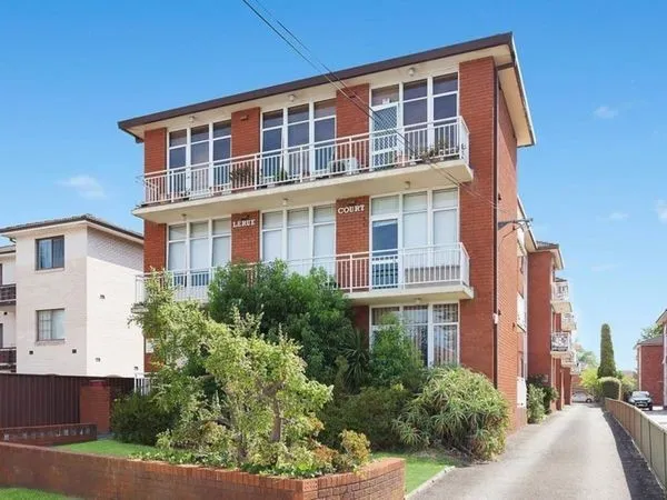 Great Location, Close To Station 