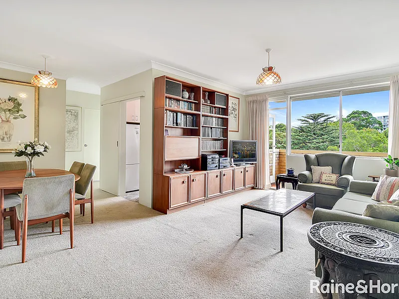 Sunny two bedroom apartment 