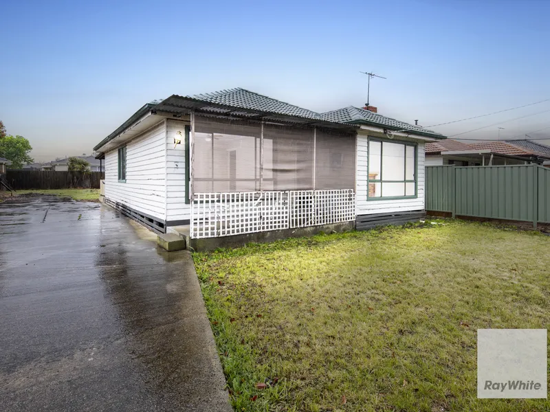 PROUDLY RAY WHITE DEER PARK