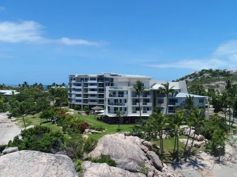 CORAL COVE APARTMENTS - LUXURY 2 BDR APARTMENT