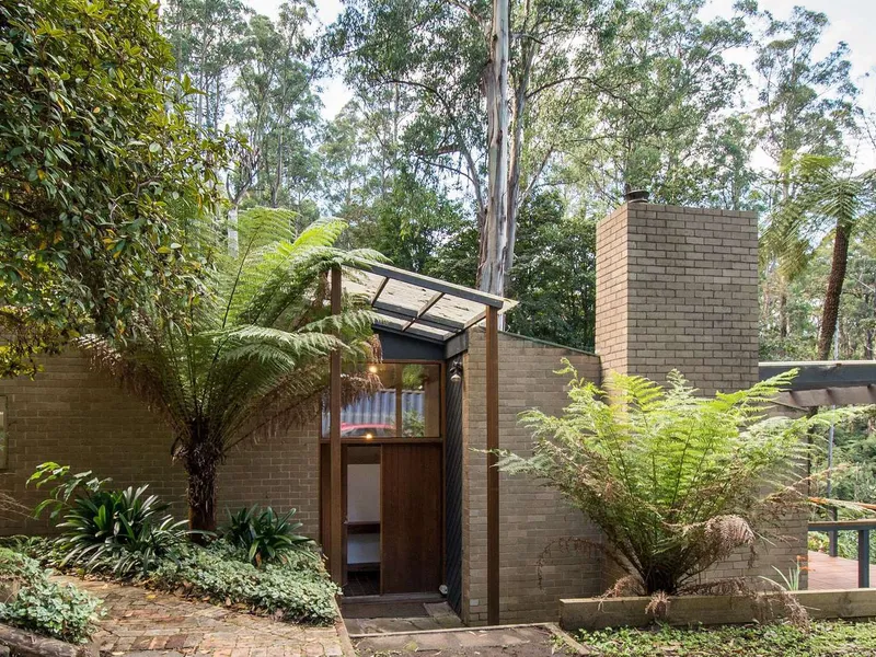 MID-CENTURY MODERN IN FERNY CREEK