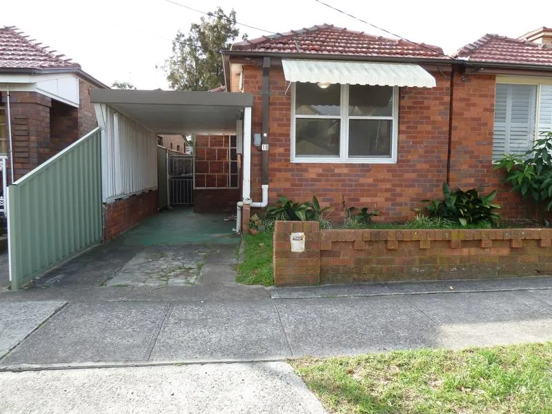 COSY 2 BEDROOM HOME IN A CONVENIENT LOCATION!