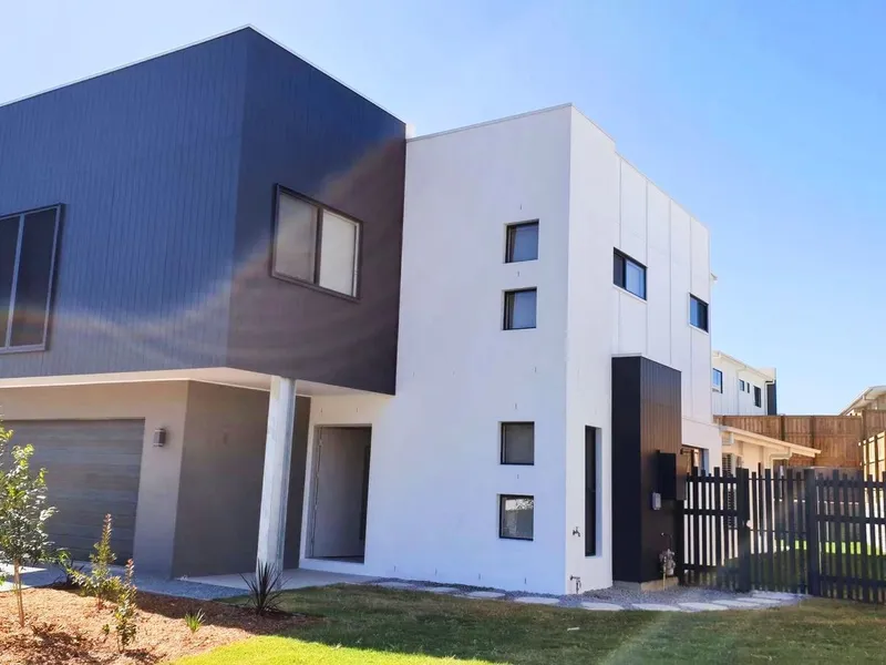 4 Bedroom & 3 Bathrooms House in Coomera