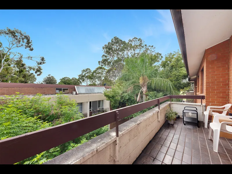 Well lit 2 bedroom with Lockup Garage unit