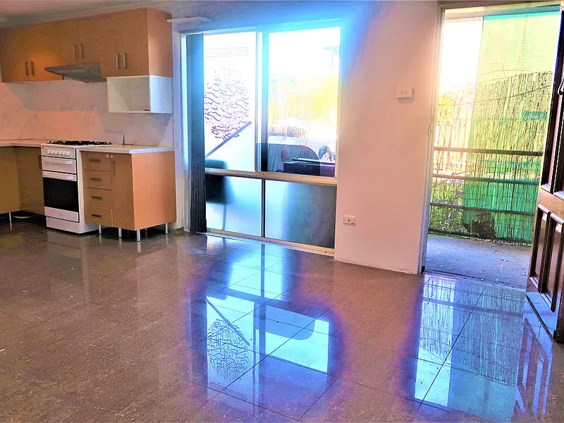 2 bedroom grannyflat with bonus Office