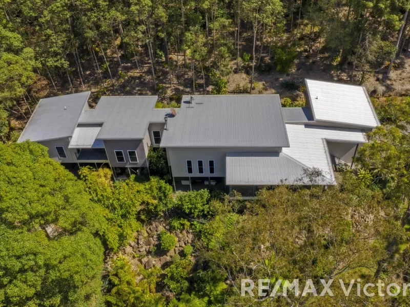 RESORT STYLE HOME - WHEN LIFESTYLE MATTERS - 3.52HA - SANDY CREEK