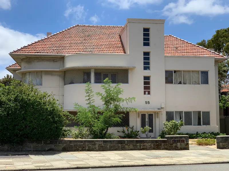 CONVENIENT NEDLANDS APARTMENT!