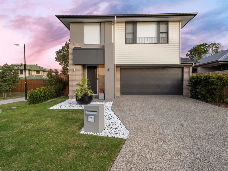 LUXURY WATERSIDE LIVING AT ITS FINEST