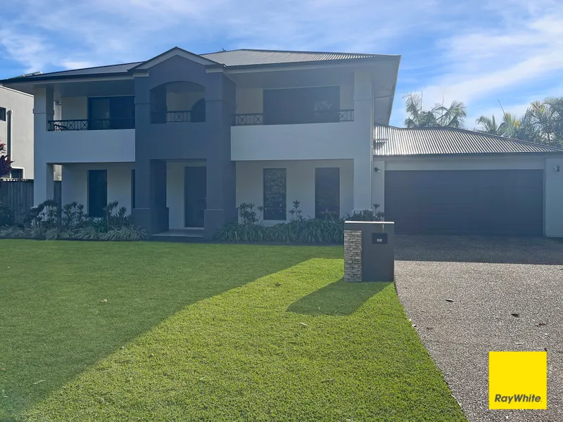 Modern and Sophisticated home with Monthly Gardening and Pool service Included