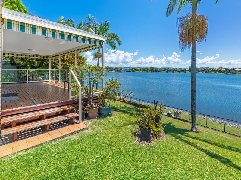 Great family home on wide water!