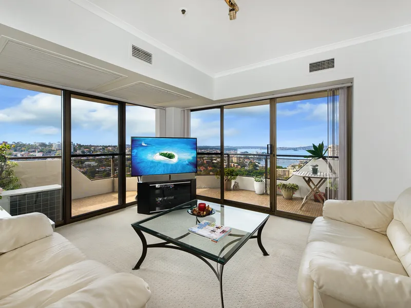 Spacious Century Plaza sanctuary with harbour views