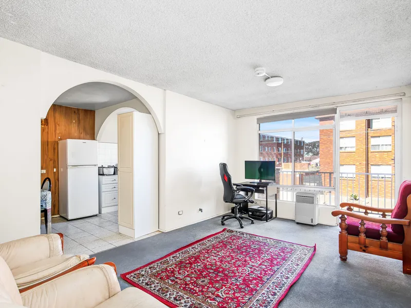 SPACIOUS TWO BEDROOM APARTMENT IN A QUIET STREET