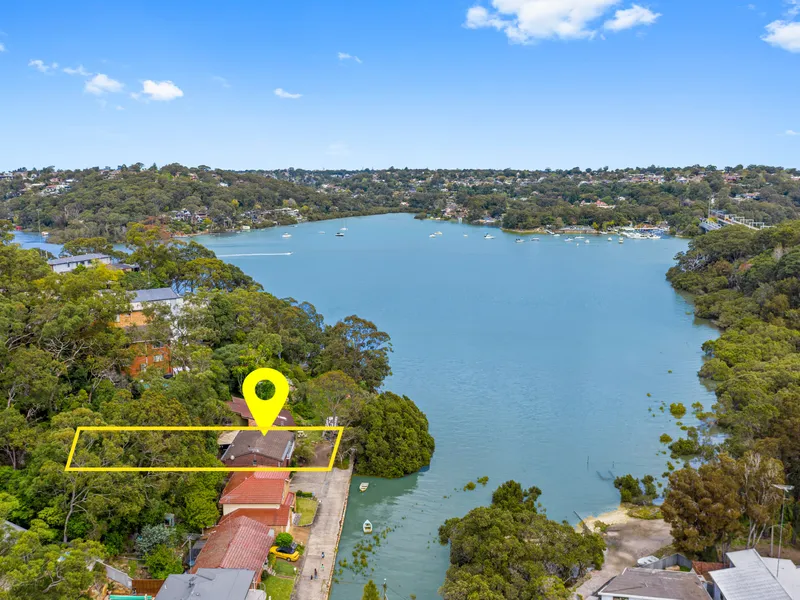 Waterside Living in Tranquil Cul-de-Sac Location