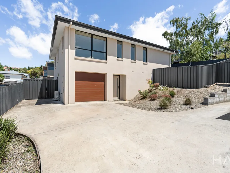 Contemporary Comfort: Prime Location, Modern Living.
