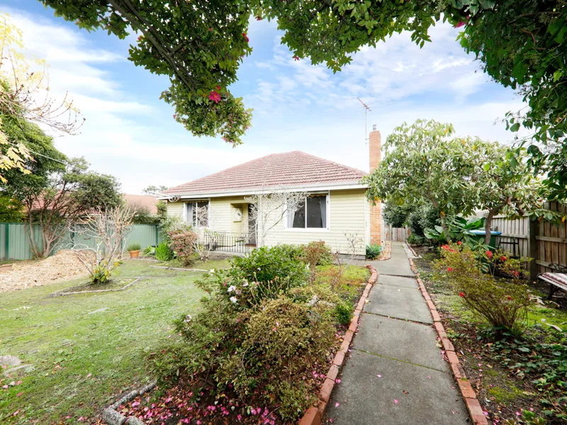 A Renovated Charmer In Prime Locale!