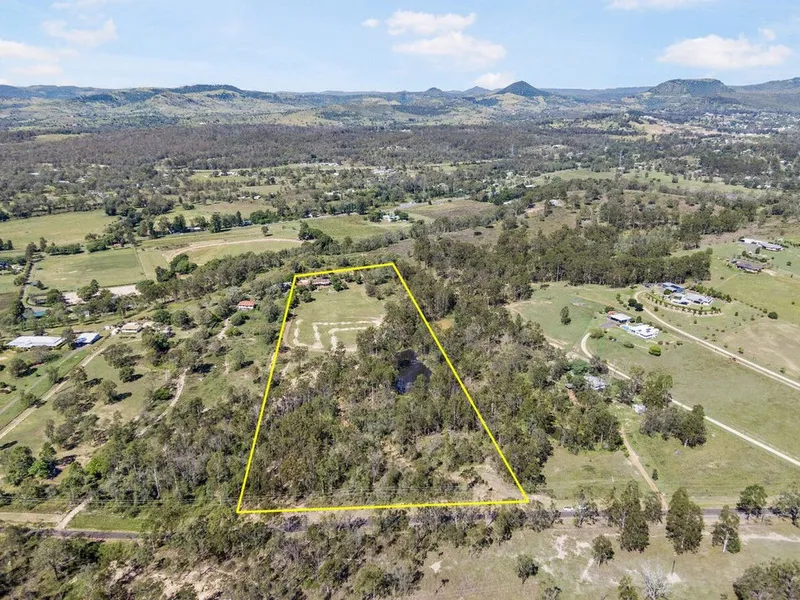 Tranquil Country Living on 10 Acres - YOUR PERFECT OASIS!