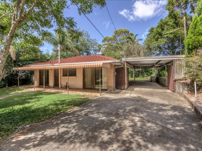 VACANT & READY TO GO, BIG BLOCK + LOTS OF POTENTIAL!