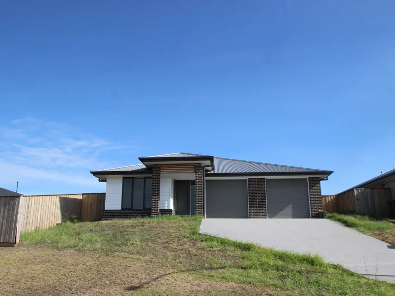 This three bedroom duplex is situated in Wyndham Ridge Estate of Greta and only 1.5kms from Greta Public School