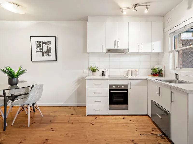 ONE BEDROOM APARTMENT LOCATED IN THE PRIME OF RICHMOND HILL