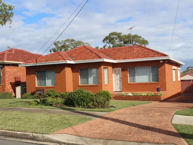 Opportunity Knocks in Sought After Street