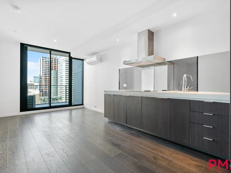 Top floor apartment - freshly painted and professionally cleaned