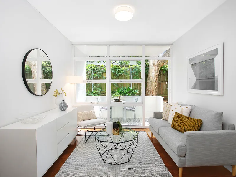 Sun dappled ground floor apartment
