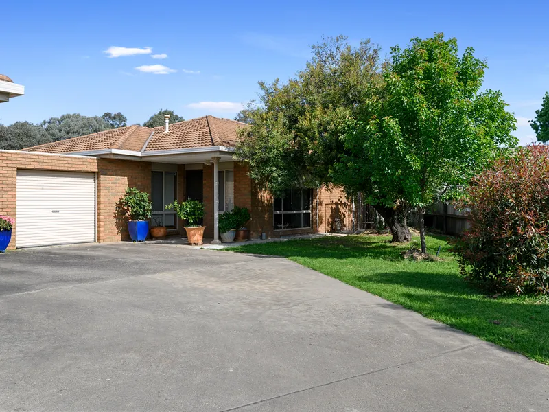 BRICK TOWNHOUSE IN COURT LOCATION