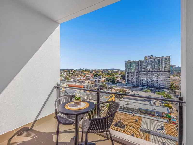 Cross Ventilated One Bedroom Apartment Over Looking Mount Coot-Tha