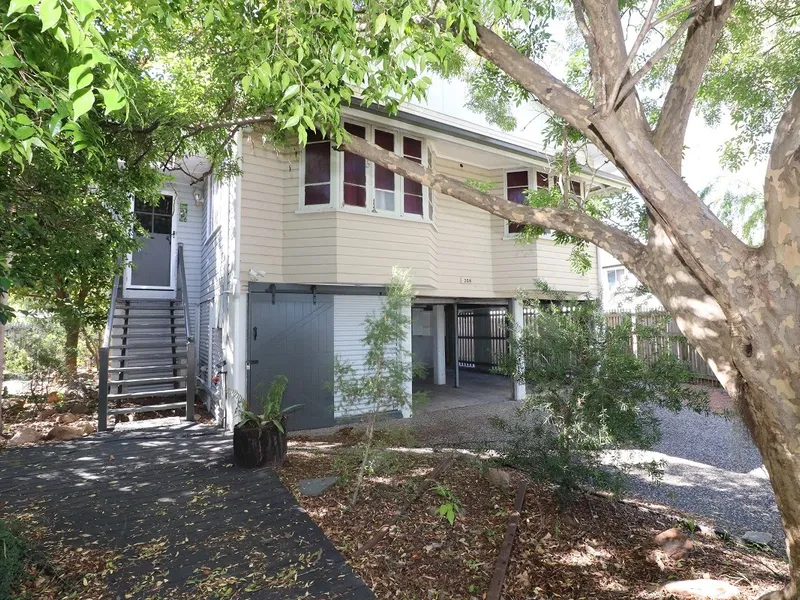 Charming Stately Queenslander 