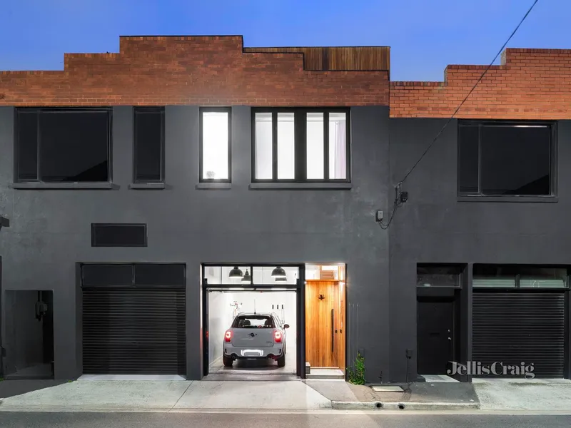 Luxury, light & lifestyle brilliance with city views