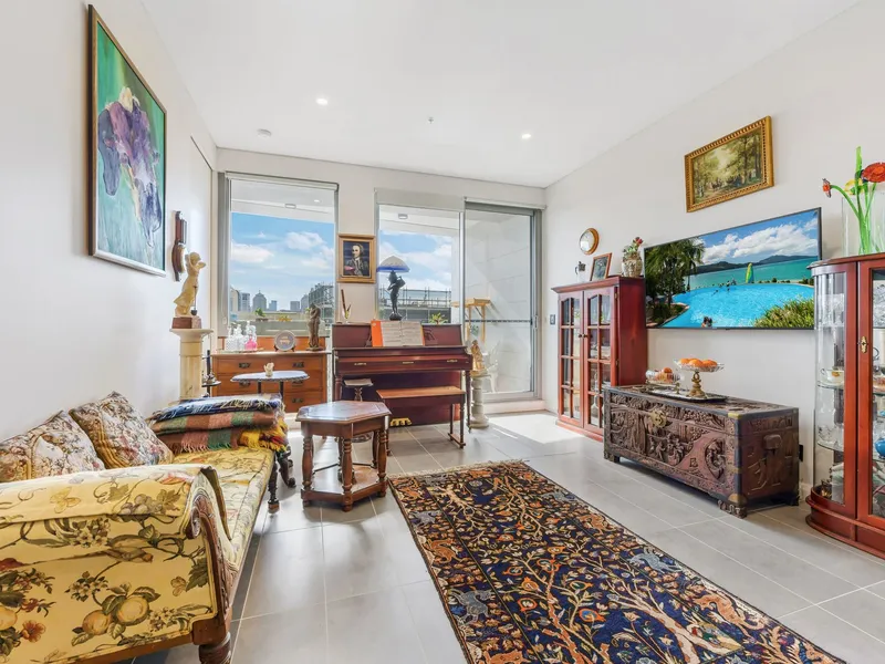 North Facing | Exceptionally Convenient Elevated Retreat