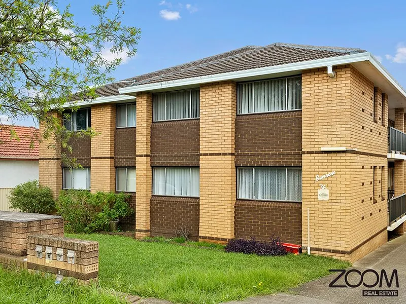 TWO BEDROOMS UNIT | CLOSE TO TRANSPORT & SHOPS