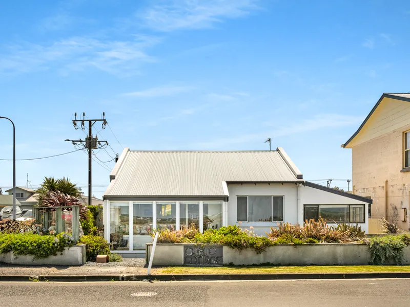 Seafront Location - enjoy a gorgeous seaside lifestyle with two fully-equipped cottages