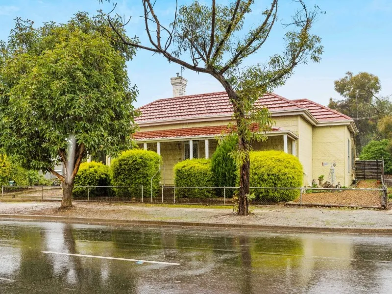 Corner block, fantastic location