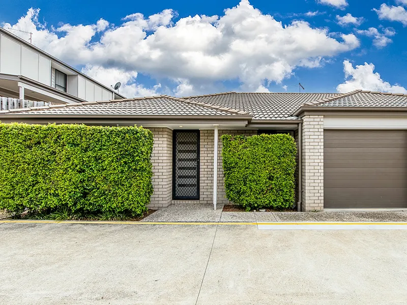 Lowset Townhouse Only at $379,000!  Right Beside Calamvale District Park!