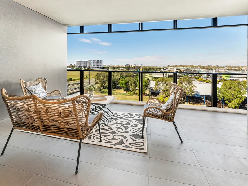 NEAR-NEW, HIGH QUALITY WATERFRONT APARTMENT WITH FANTASTIC VIEWS!