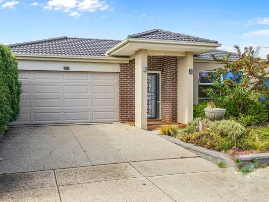 Newly renovated in Alamanda Point Cook