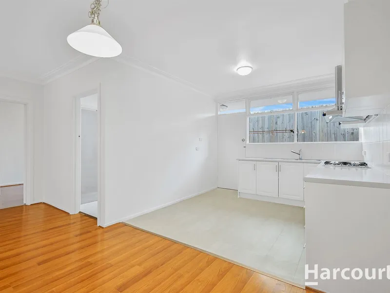 Short Walk to Box Hill from this Bright and Modern Unit
