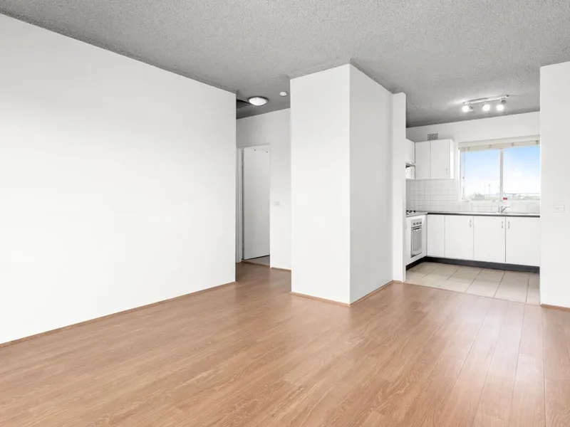 2 Bedroom Top Floor Apartment 