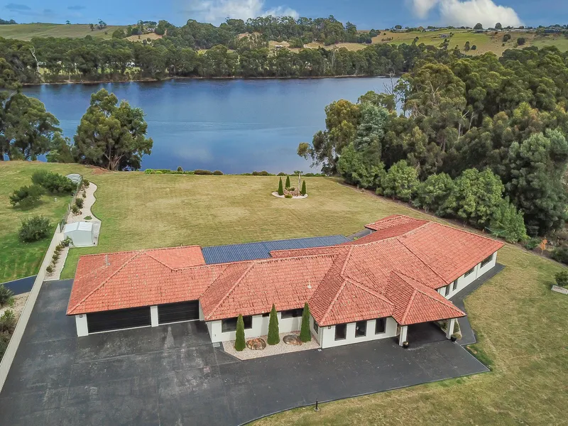 PRESTIGIOUS WATERFRONT PROPERTY 