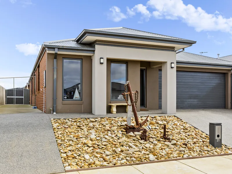 Modern Bayside Living