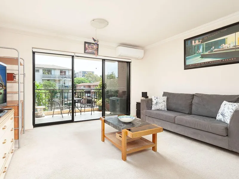 FULLY FURNISHED & SPACIOUS APARTMENT FOR RENT IN COOGEE, SYDNEY