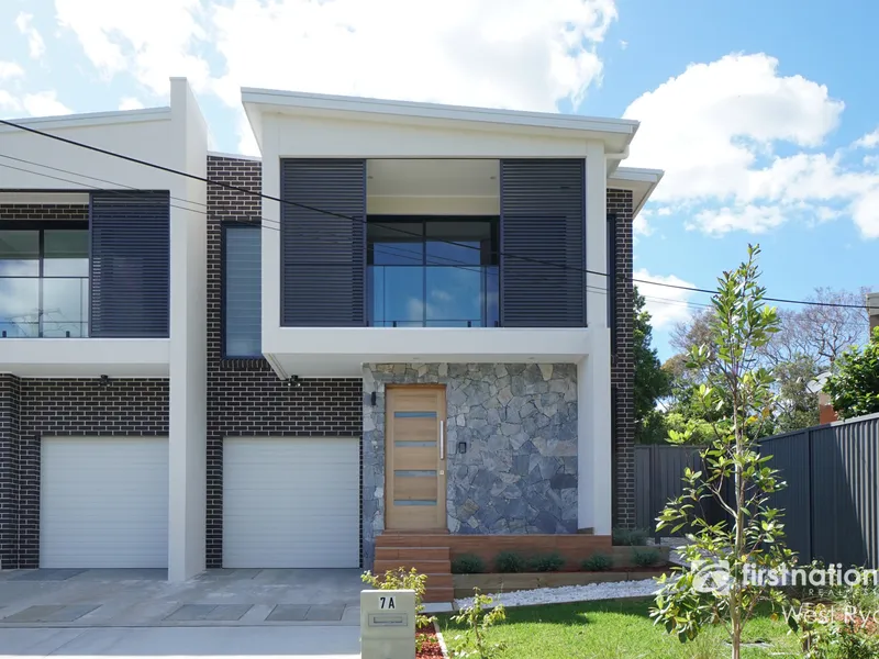 Brand New Stunning Duplex in a Quiet Cul-De-Sac Location