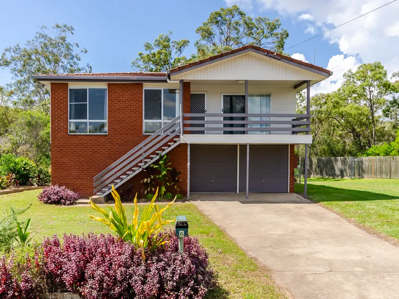 CLASSIC HIGHSET HOME IN FAMILY FRIENDLY LOCATION
