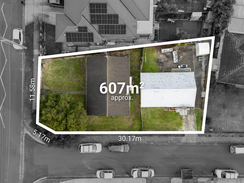 PRIME CORNER POSITION WITH DUAL RENTAL INCOME