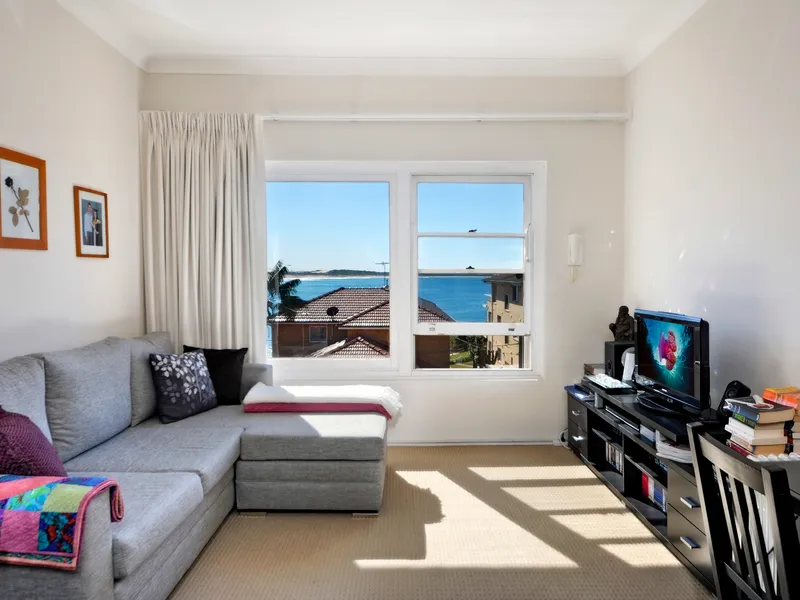 Top Floor Apartment with Ocean Views